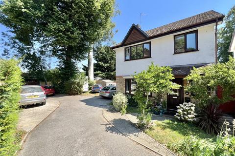 5 bed property, in Cereleton Park, £525,000