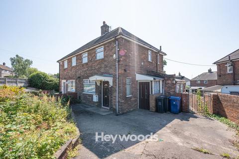 2 bed property, in Holly Road, £125,000