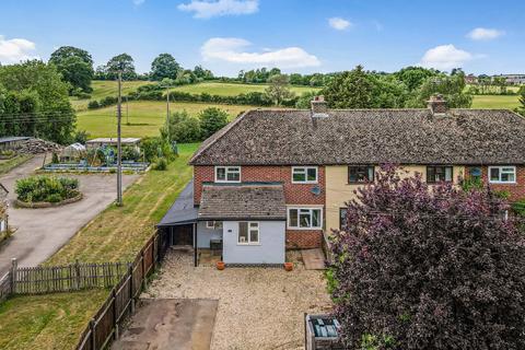 3 bed property, in Brook Cottages, £325,000