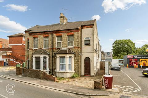 1 bed property, in Church Road, £275,000