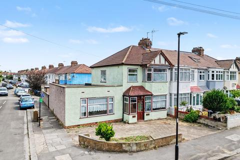 4 bed property, in Cuckoo Hall Lane, £575,000