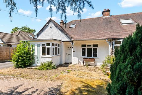 2 bed property, in Kingswood Lane, £575,000