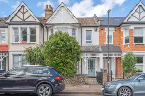 3 bed property, in Maidstone Road, £825,000
