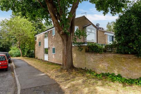 4 bed property, in Upper Holly Walk, £535,000
