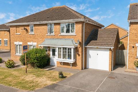 3 bed property, in Wyvern Close, £255,000