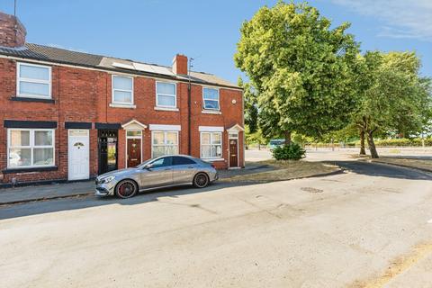 2 bed property, in Russell Street, £90,000