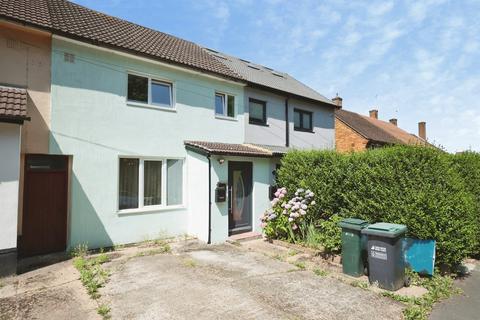 3 bed property, in Chilwell Gardens, £475,000