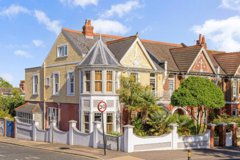 5 bed property, in Ditchling Road, £1,250,000