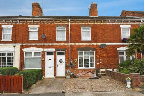 4 bed property, in Alexandra Road, £175,000