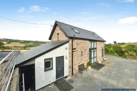 2 bed property, in Fine Street PETERCHURCH HR2 0SN, £485,000
