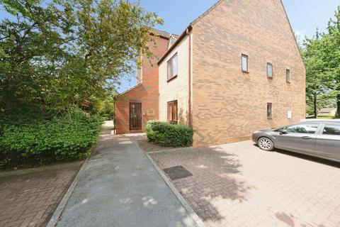 1 bed property, in Curlew Wharf, £100,000