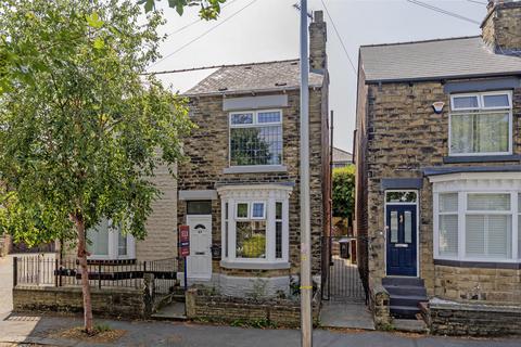 3 bed property, in 37 Shepperson Road, £260,000