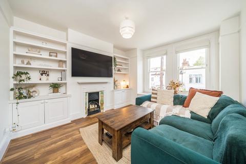 3 bed property, in Mantilla Road, £700,000