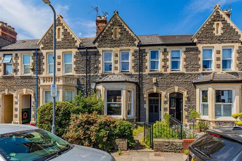 4 bed property, in Fields Park Road, £625,000