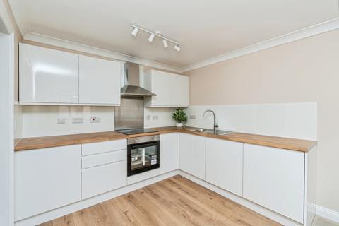 1 bed property, in Whitworth Road, £140,000