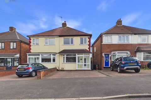 3 bed property, in Delhurst Road, £245,000