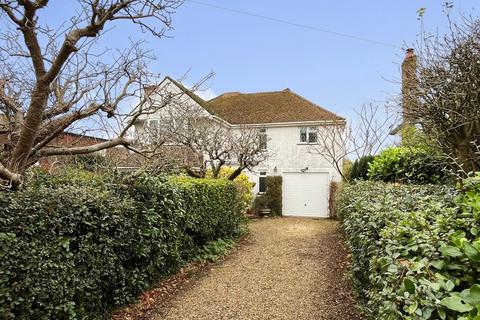 4 bed property, in West Avenue, £499,950