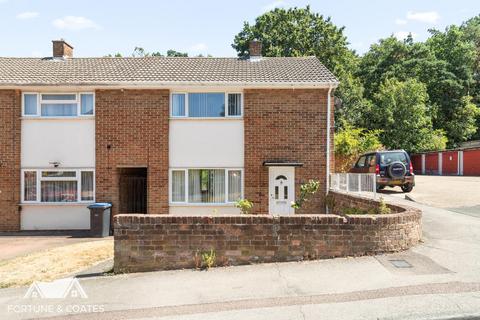 2 bed property, in Rectory Wood, £325,000