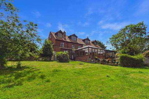 3 bed property, in Burgh Road, £475,000
