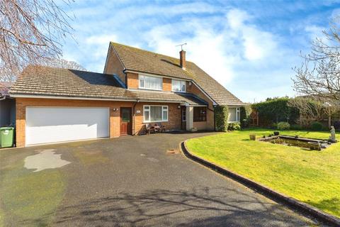 4 bed property, in Old Mill Close, £675,000