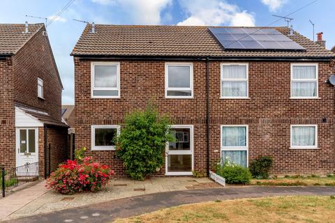 3 bed property, in Bullemer Close, £190,000