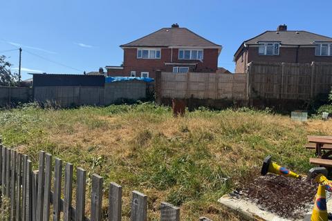2 bed property, in Southampton, £75,000