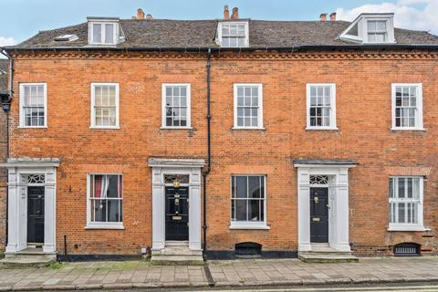 4 bed property, in Tilehouse Street, £800,000