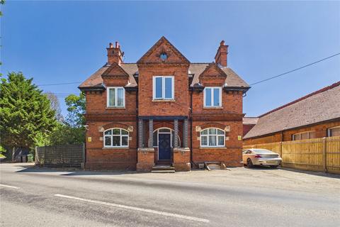 6 bed property, in Whitchurch Hill, £900,000