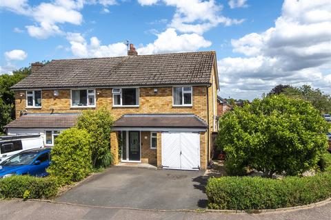 3 bed property, in Scotch Orchard, £360,000