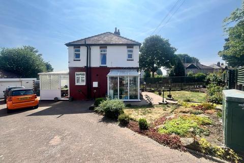 2 bed property, in Rawthorpe Crescent, £145,000