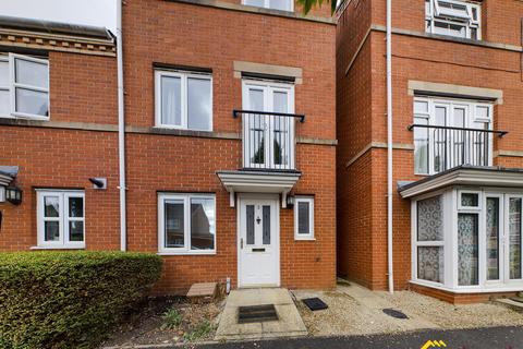 3 bed property, in Alma Road, £270,000