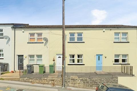 2 bed property, in Valley Road, £220,000