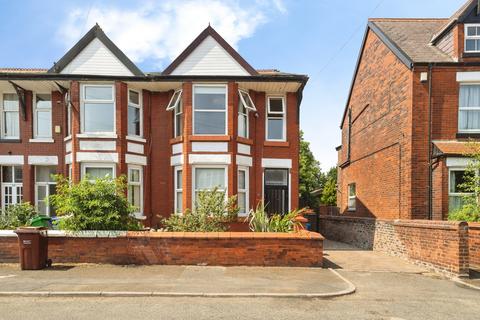 5 bed property, in Beech Grove, £485,000