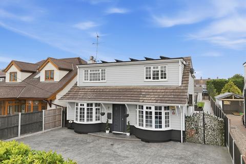 4 bed property, in Nevendon Road, £675,000