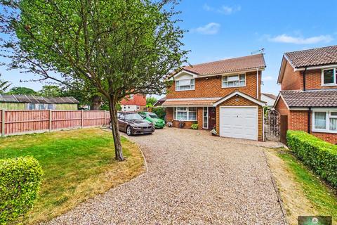 4 bed property, in Peverel Road, £589,950