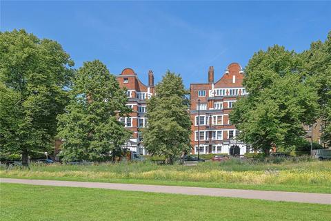 2 bed property, in Arlington Park Mansions, £400,000