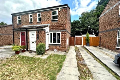 2 bed property, in Howden Way, £185,000