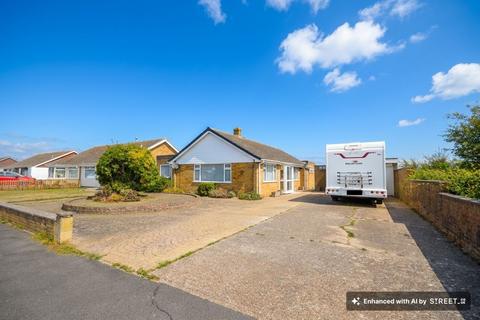 3 bed property, in The Fairway, £375,000
