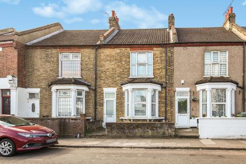 3 bed property, in Brewery Road, £475,000