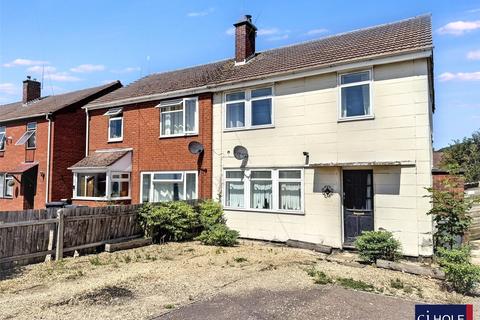 3 bed property, in Queens Close, £190,000