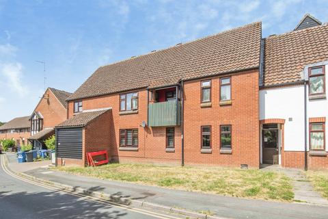 2 bed property, in Blackfriars, £145,000