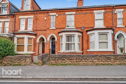 2 bed property, in Exeter Road, £140,000