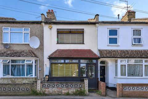 3 bed property, in Hayday Road, £450,000