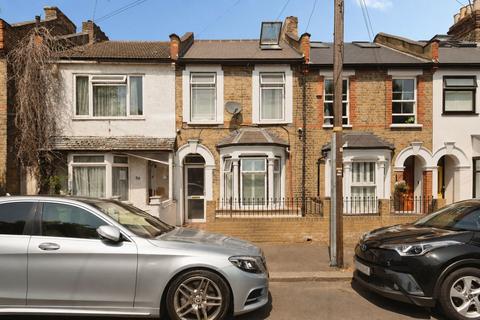 3 bed property, in Carlton Road, £570,000