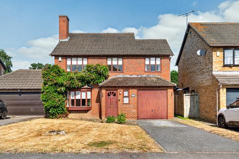 4 bed property, in Finchampstead RG40, £650,000