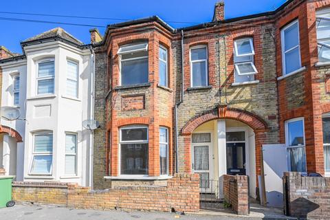 3 bed property, in Bingley Road E16, £550,000