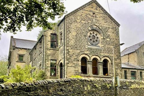 2 bed property, in Huddersfield Road, £150,000
