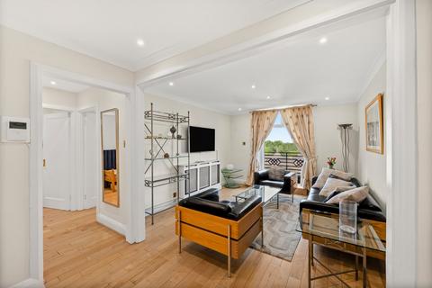 3 bed property, in Ivor Court, £895,000