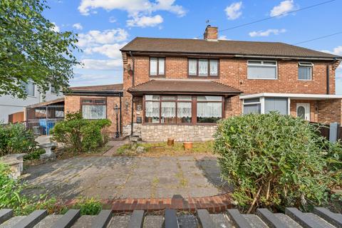 3 bed property, in Elm Road, £250,000