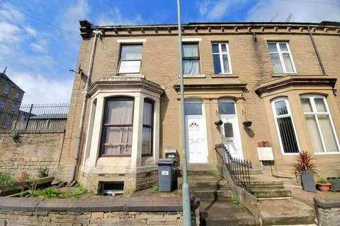 5 bed property, in Water Street, £250,000